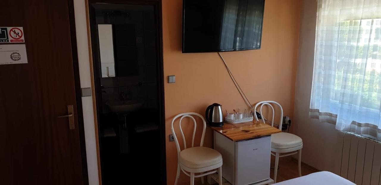 Apartments And Rooms Ivana Krk Town Exterior photo